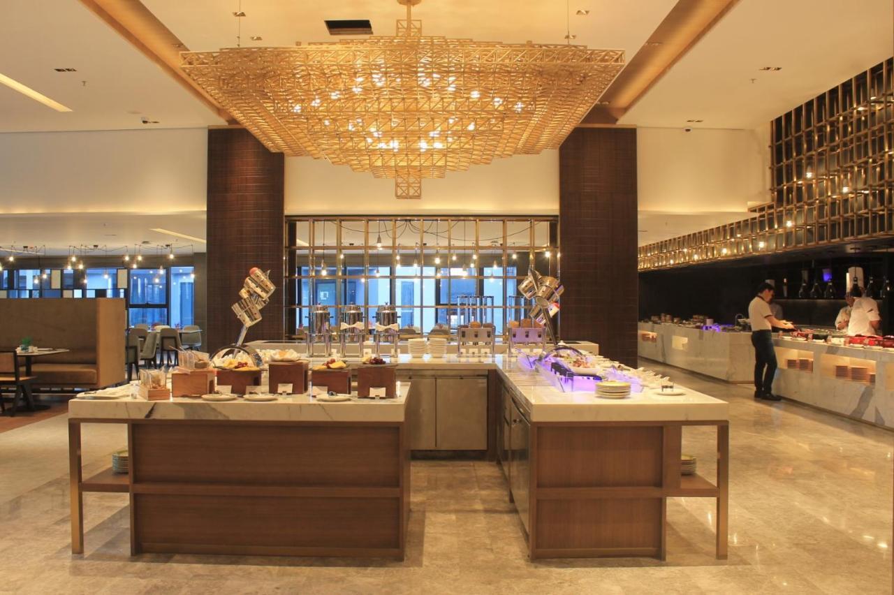 Wyndham Grand Yangon Hotel Exterior foto